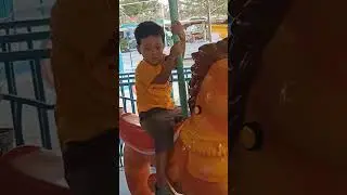 Zehan naik komedi putar di Saloka memakai baju kuning | #shortsvideo