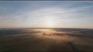проплывая над туманом