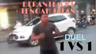 TERJADI TABRAKAN!! PENGENDARA BERANTEM 1 VS 1 SAMPE JUNGKIR BALIK DI TENGAH JALAN