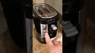 Hamilton Toaster Defrosts Well And Perfect Size For Bagel!