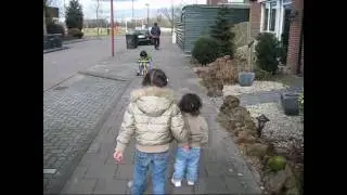 Kaan en Kayra Su buiten