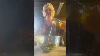 Когда всё только сорвано деревенским масличком  заправлено... Зеленушкой своей сдобрено…Вкус лета!!!