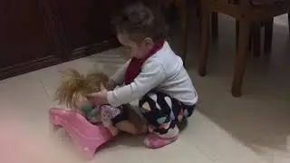 Приколы с Детьми! Funny Kids! Малышка нянчит куклу!