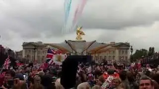 Diamond Jubilee 2012 Red Arrows Flypast in Grand Finale