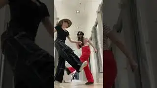 Вы танцевали бы  в магазине ? 