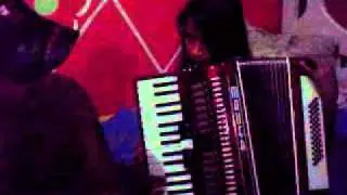 ormelio e jaine tocando sofona