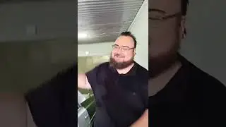 Когда забыл ключи :))