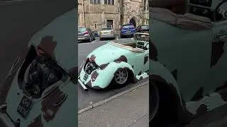 72 летняя “Старушка” на улице Англии