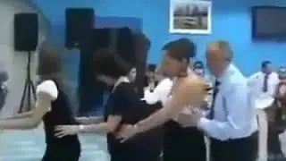 Düğünde Dayı kendini kaptırınca