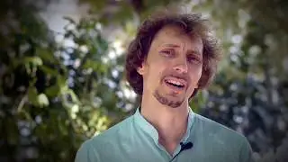актор Олександр Іваненко читає вірш Миколи Вінграновського