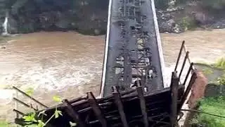 Jembatan Kali Progo Kranggan Temanggung Ambruk
