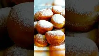 Пончики на кефире без дрожжей готовлю пока закипает чайник🍩🍩 #пончики #пончикинакефире #shorts