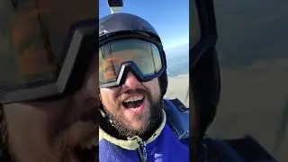 Flying High with a Paraglider. Полёт высоко в облаках на параплане