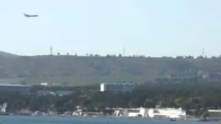 Взлёт Як 42 Газпромавиа в Геленджике курсом 01 на гору
