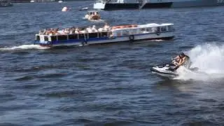 Vodní skůtr na Něvě - Peterburg červenec 2019.