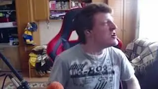 Сосед сверлит
