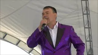 Песни джигитов на концертной площадке в городе Нур-султан