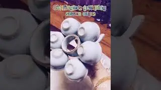 Wow! They have six fingers! 👀