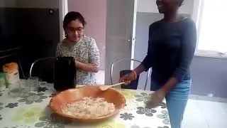 Oliebollen maken met Nada en Fleurette (deel2)