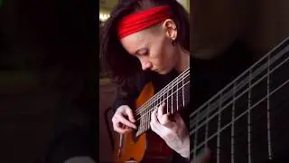 Сижу на кухне, играю на 10-струнной гитаре 
