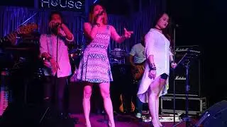 ...Gadis Cina nyanyi lagu Ella sangat power... Dua Insan Bercinta