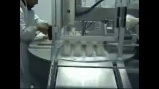 Упаковка сэндвичей в треугольные лотки