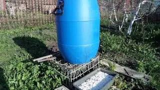 Простейшая поилка для пчёл.