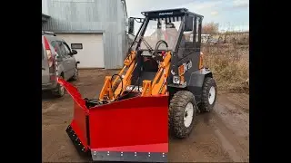 Фронтальный погрузчик Krab373. Толкаем грунт