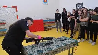 Рекорд школи з розбирання зброї