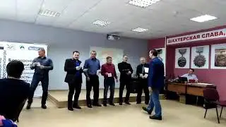 Мужики поют.