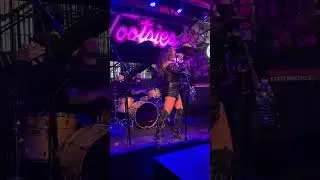 Beautiful Woman Singing “I Had Some Help” @Tootsies Orchid Lounge, Nashville, TN