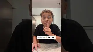 Middle ☝🏼 PRANK On MOM! 🤣🤣🤣