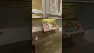 Подставка для книг на кухне 