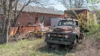 Exploring a Forgotten American Ghost Town filled with vehicles from 1940s!