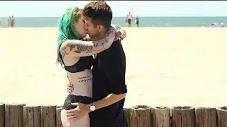 How to kiss Beach Bikini