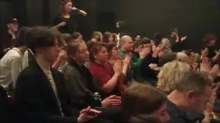 Овации артистке Лиле Мукучян после моноспектакля «Балерина | Варечка» в Петербурге 1 марта 2024 г.