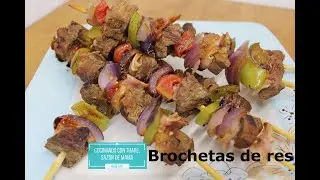 Brochetas de res - en el sartén