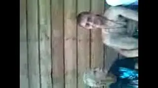 Вот это прикол! Пацан под песню несдержался!