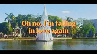Oh no, I'm falling in love again (Lyric Visualizer)