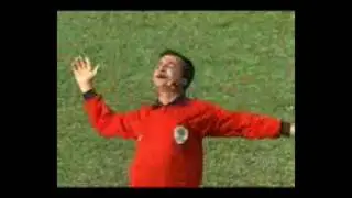 THE GAYEST REF EVER?? FUNNY!!