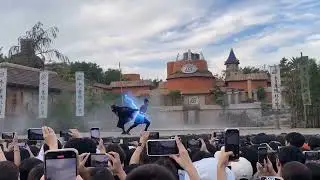This is why Japanese theater is unreal. 