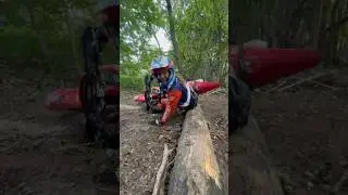 А когда не репортер? Учусь, как переезжать бревна на эндуро