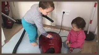 Hamza Elektrikli Süpürge ile Odasını Süpürüyor | Çocuk Videoları
