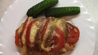 ОЧЕНЬ ВКУСНАЯ СВИНИНА, ЗАПЕЧЁННАЯ В ДУХОВКЕ С ПОМИДОРАМИ И СЫРОМ 