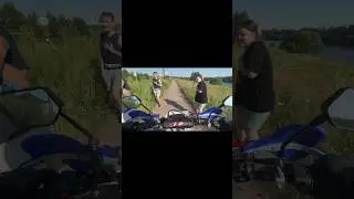 Пугаю людей на мотоцикле 👻 #мото #мотоцикл #мотожизнь #эндуро #мотард #moto #motovlog #покатушки