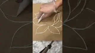Рисую цветок текстурной пастой 