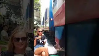 Поезд проехал очень близко