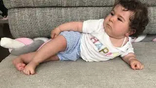 Baby entspannt so