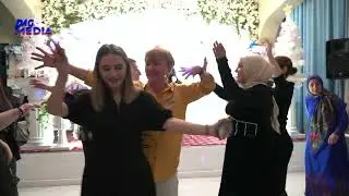 Хава Курбанова - когда она поет Весь зал танцует. (the girl conquered everyone with her beauty)