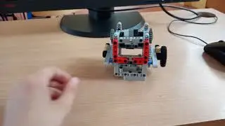 LEGO TECHNIC: Up and down, here and there
